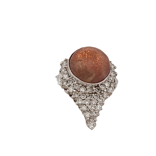 54 Bague en or blanc, pierre de soleil et diamants 58 Facettes 2752701