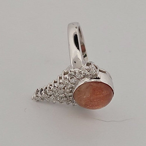 54 Bague en or blanc, pierre de soleil et diamants 58 Facettes 2752701