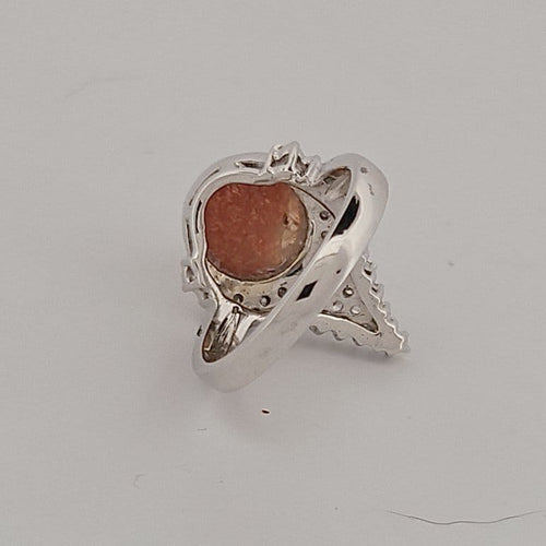 54 Bague en or blanc, pierre de soleil et diamants 58 Facettes 2752701