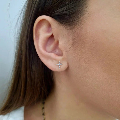 Boucles d'oreilles Boucle d'oreille croix en or jaune 18 carats et diamants 58 Facettes BVP-BDO-0088