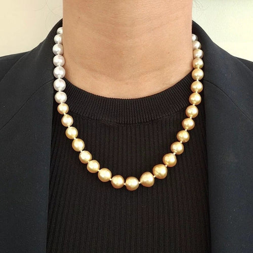 Collier Collier de perles dorées et blanches en or jaune 18 carats 58 Facettes BVP-COL-0092