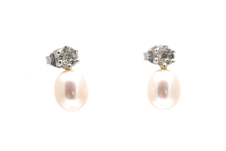 Boucles d'oreilles Années 70 - Boucles d'oreilles en or blanc, perles et diamants 58 Facettes 23948