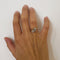 Anillo Toi&Moi margaritas diamantes oro y platino_porté.jpeg