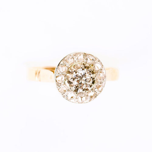 Anillo antiguo con orla de diamantes en oro y platino_zoom.jpg