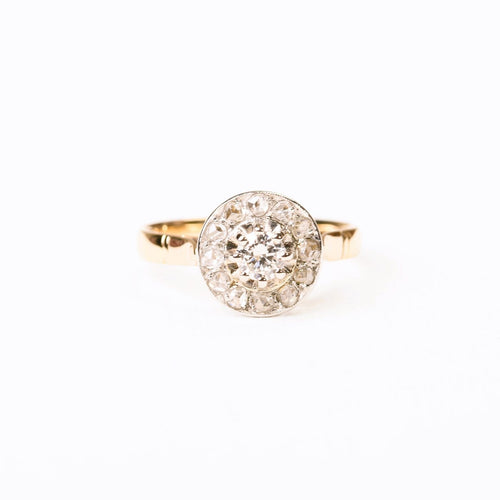 Anillo antiguo con orla de diamantes en oro y platino_frente.jpg