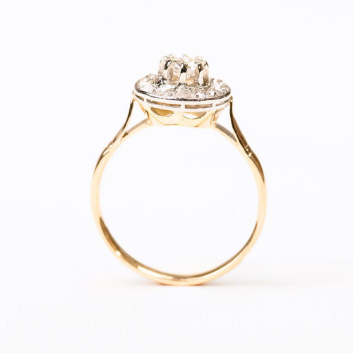 Anillo antiguo con orla de diamantes en oro y platino_volumen.jpg