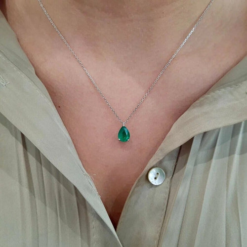 Collier Collier solitaire en or blanc 18 carats avec émeraude 58 Facettes BVP-COL-0106
