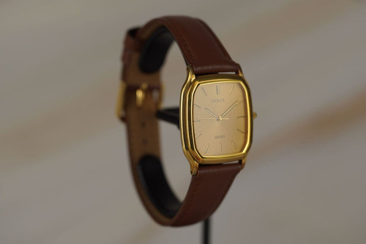 Montre Seiko Dolce Tonneau - Montre en acier 58 Facettes TOT-11134