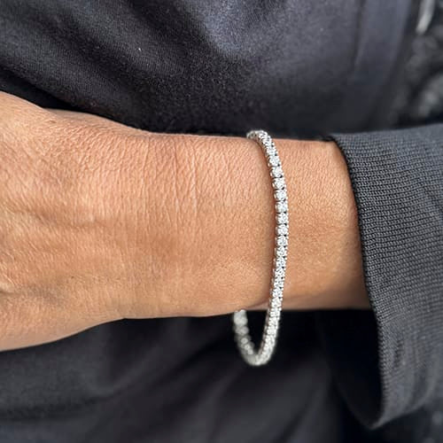 Bracelet Bracelet tennis en or blanc 18 ct et diamants 5,10 ct 58 Facettes 33555