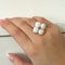 Bague Bague fleur en or blanc 18 ct avec onyx blanc 58 Facettes 37093