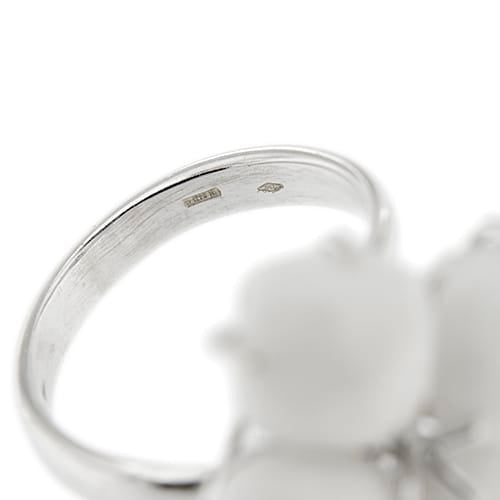 Bague Bague fleur en or blanc 18 ct avec onyx blanc 58 Facettes 37093