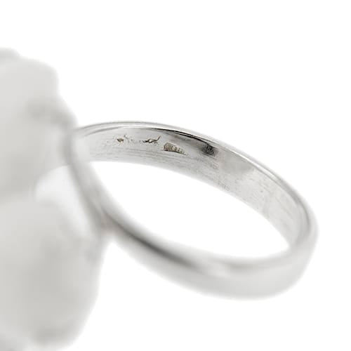 Bague Bague fleur en or blanc 18 ct avec onyx blanc 58 Facettes 37093