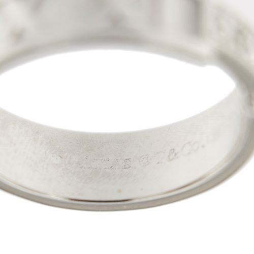 https://ledial.it/app/uploads/2023/05/30977-anello-oro-diamanti-atlas-tiffany-11.jpg