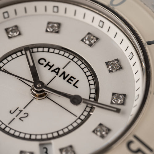 Montre Chanel J12 - Montre H1628 en céramique blanche et diamants 58 Facettes TOT-02272