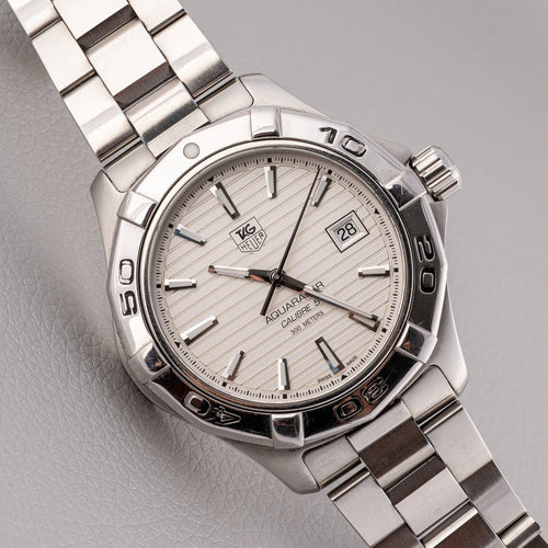 Montre TAG Heuer AquaRacer - Montre Calibre 5 en acier 58 Facettes TOT-02445