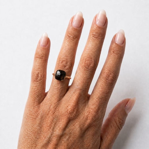 https://www.gioielleriaguidetti.it/wp-content/uploads/2026/08/G4020_d_anello-pomellato-nudo-classic-quarzo-fume_final.jpg