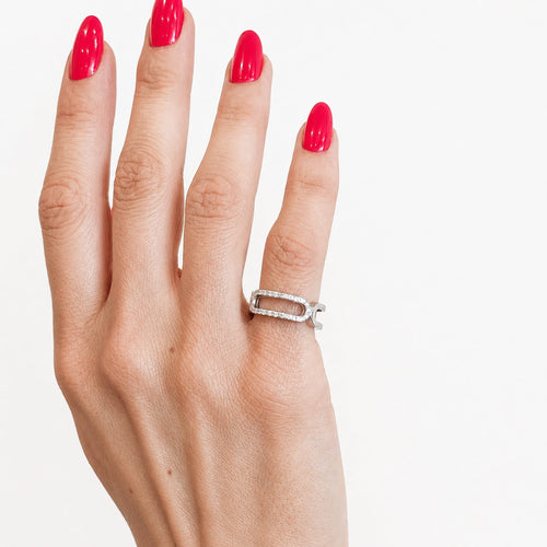 https://18carats.fr/wp-content/uploads/2026/05/36901-37492-Bague-graphique-ajouree-en-or-blanc-et-diamants.jpg