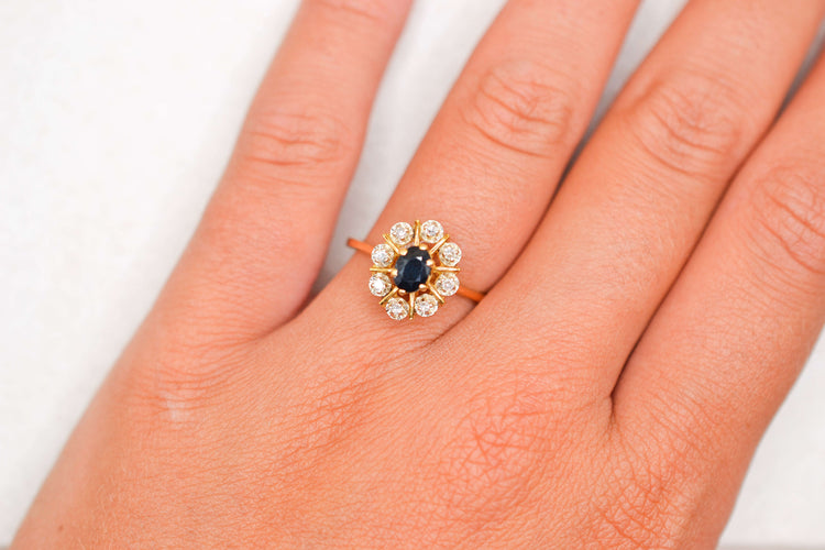 https://cdn.shopify.com/s/files/1/0963/7950/2920/files/bague-Stokrotka-or-jaune-diamants-saphir.jpg?v=1788340665