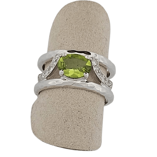 54 Bague péridot en or blanc et diamants 58 Facettes 2090519
