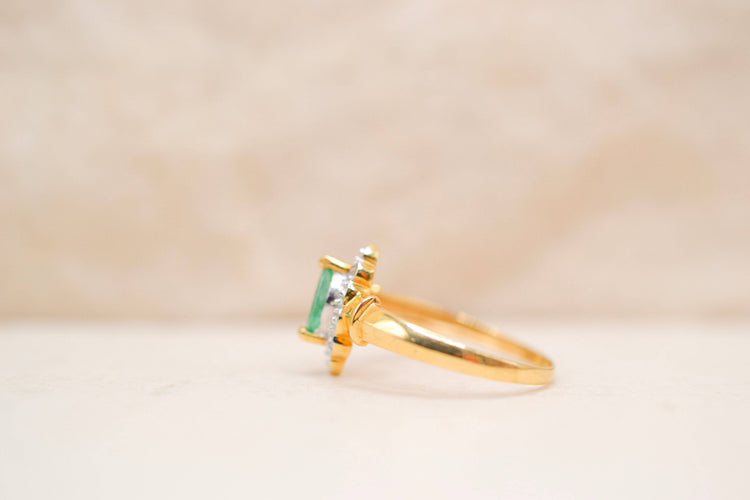 https://cdn.shopify.com/s/files/1/0963/7950/2920/files/bague-marquise-or-jaune_0fa1fd72-5b42-4a11-883a-7edfe3e7920c.jpg?v=1788355362