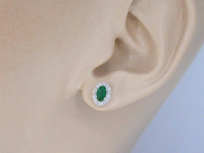 Boucles d'oreilles Boucles d'oreilles en or blanc, diamants et émeraude 58 Facettes 2015