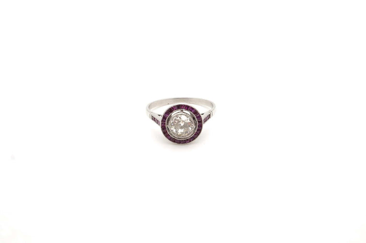 Bague 57 Bague Art déco - diamants et rubis en platine, 1930 58 Facettes 24714