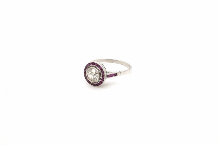 Bague 57 Bague Art déco - diamants et rubis en platine, 1930 58 Facettes 24714