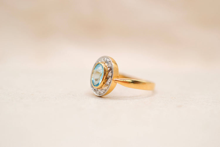 https://cdn.shopify.com/s/files/1/0963/7950/2920/files/bague-doublet-grenat-verre-seconde-main.jpg?v=1788508531