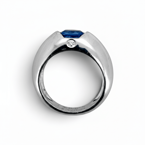 https://cdn.shopify.com/s/files/1/1015/8633/8124/files/piaget-biseau-18k-gold-sapphire-diamond-ring-back.png?v=1788853829