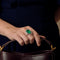 Bague 55 Bague en or blanc, émeraude de Colombie et diamants 58 Facettes GUIA022