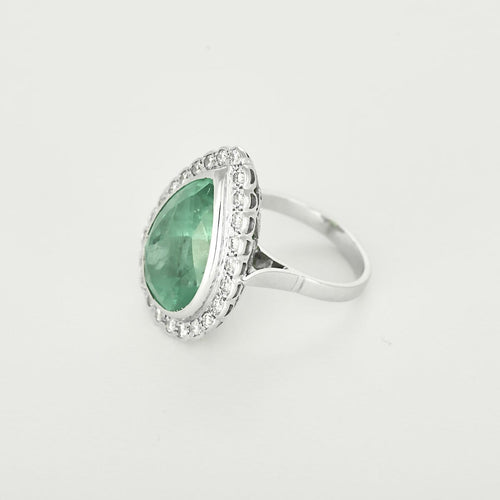Bague 55 Bague en or blanc, émeraude de Colombie et diamants 58 Facettes GUIA022