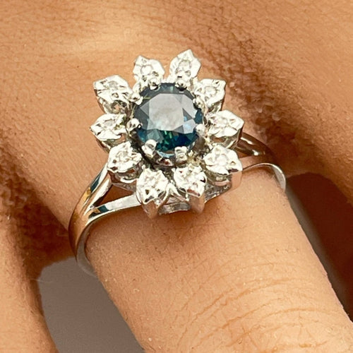 Bague 52 Bague marguerite en or blanc, saphir et diamants 58 Facettes 330100968
