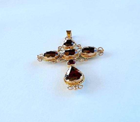 Pendentif Pendentif croix ancienne en or jaune 18K et grenats de Perpignan 58 Facettes 44