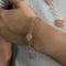 https://ledial.it/app/uploads/2024/01/28141-bracciale-oro-sfere-quarzo-indossato_sito.jpg