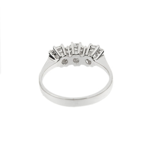 https://ledial.it/app/uploads/2024/02/35813-anello-oro-diamanti-trilogy-9.jpg