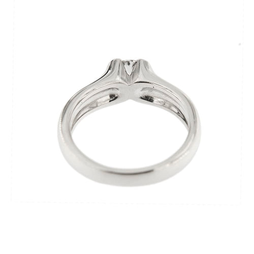 https://ledial.it/app/uploads/2024/03/30874-anello-platino-diamanti-solitario-9.jpg