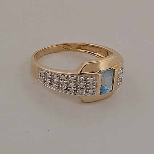Bague 54 Bague en or jaune, topaze bleue et diamants 58 Facettes 2690406