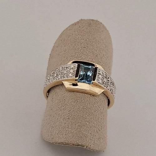 Bague 54 Bague en or jaune, topaze bleue et diamants 58 Facettes 2690406
