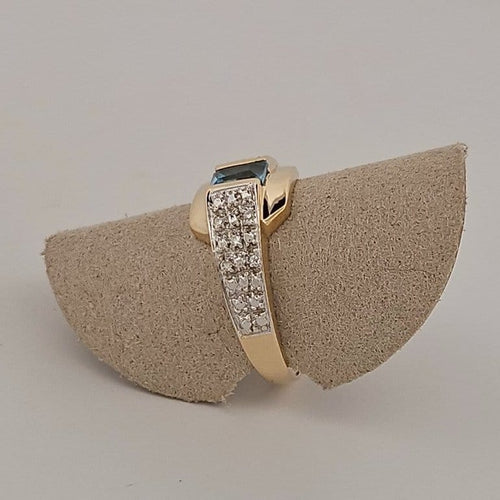 Bague 54 Bague en or jaune, topaze bleue et diamants 58 Facettes 2690406