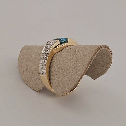 Bague 54 Bague en or jaune, topaze bleue et diamants 58 Facettes 2690406