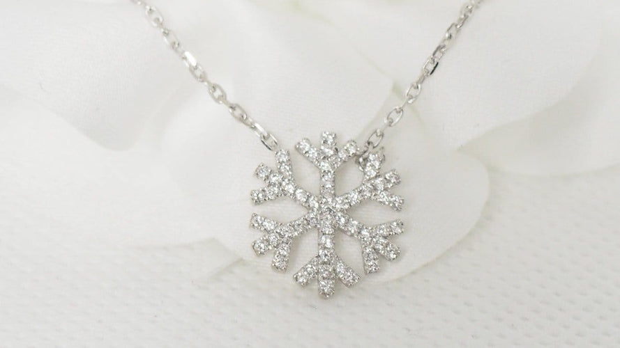 Collier Collier flocon de neige en or blanc et diamants 58 Facettes 21121