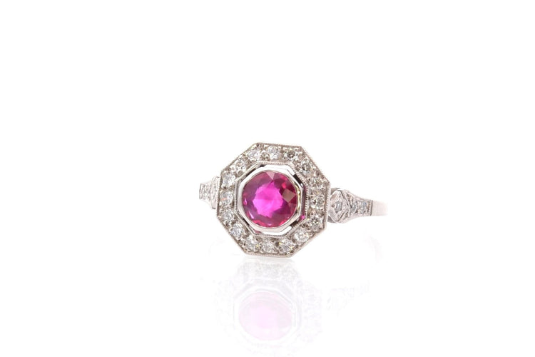 https://www.bottazziblondeel.com/wp-content/uploads/Bague-art-deco-rubis-et-diamants-en-platine.jpg