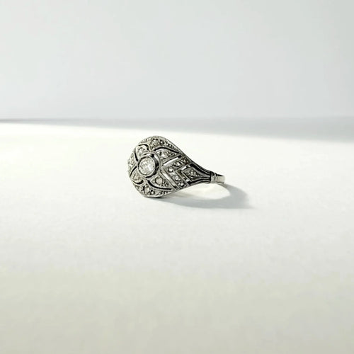 https://cdn.shopify.com/s/files/1/0943/8576/6747/files/bague-art-deco-diamant-dentelle-or-blanc-ajoure.webp?v=1789639992
