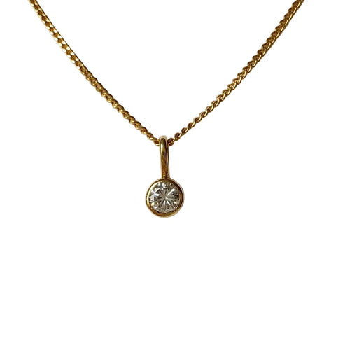 https://cdn.shopify.com/s/files/1/0943/8576/6747/files/pendentif-diamant-0.1-carat-chaine-or-jaune-18-carats.webp?v=1792594252