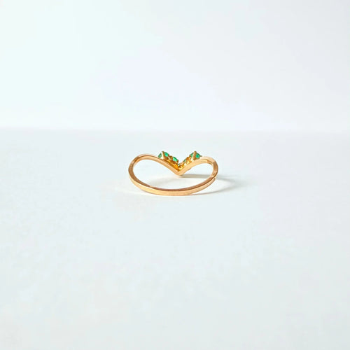 https://cdn.shopify.com/s/files/1/0943/8576/6747/files/Obrączka ślubna-forme-V-or-jaune.webp?v=1789584456