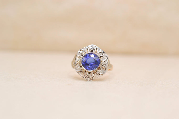 https://cdn.shopify.com/s/files/1/0963/7950/2920/files/bague-art-deco-deux-ors-pierres-bleues.jpg?v=1789720718
