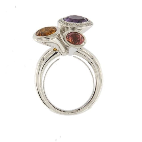 Bague Bague en or blanc 18 ct avec diamants et pierres précieuses 58 Facettes 34070