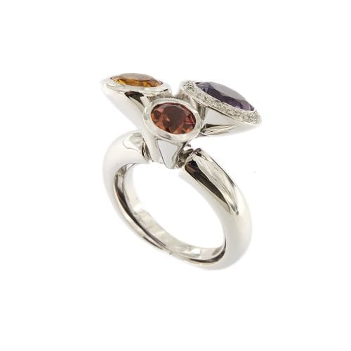 Bague Bague en or blanc 18 ct avec diamants et pierres précieuses 58 Facettes 34070