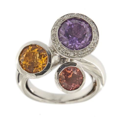 Bague Bague en or blanc 18 ct avec diamants et pierres précieuses 58 Facettes 34070
