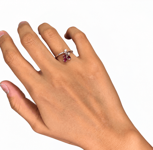 Bague 53 Bague en or blanc 750, diamants demi-taille et rubis taille poire 58 Facettes 260032SP